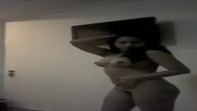 Latihan Goyang Terekam Kamera, Cewek Indo yang Tidak Tahu Kameranya Masih Aktif